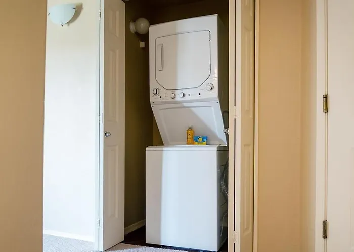 Apartment Landing Modern With Amazing Amenities
