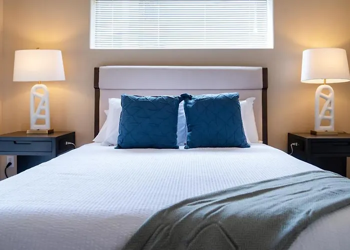 Apartment Landing Modern With Amazing Amenities *
